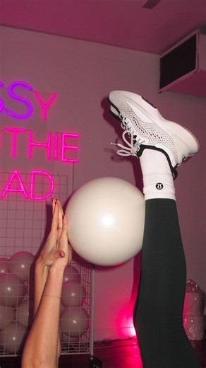 Barre Groove: Hybrid Bounce Classes 💕 Barre, Dance, BOOST, Bands on Instagram: "Let’s be honest.. the mat is fine. The trampoline just does more ⭐️ Same seated core work. Smarter surface 👇🏼 HIGH CURL (diagonal hinge) • Less push-back from the surface = more core control • Diagonal loading challenges stability and rotation LOW CURL (reverse curls using the bar) • Bench-style range with built-in instability • No momentum, no shortcuts, abs stay engaged Harder for your core. Better for your resu