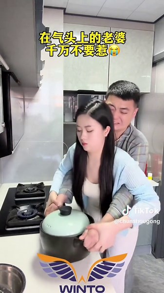 Don't mess with your wife when she's angry, funny couples are fun #funnyvideos #搞笑视频 #funnyvideo #win #winto #API #包网