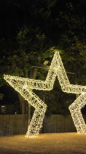 ✨ Christmas lights are shining bright across Redlands Coast! Experience the magic of Christmas with dazzling light displays at five stunning locations. 📍 Raby Bay Harbour Park 📍 Wellington Point Village Green 📍 Cleveland Point 📍 Capalaba Youth Plaza 📍 Stradbroke Street, Redland Bay 🎅 Share your festive snaps using #ChristmasOnRedlandsCoast | Redland City Council