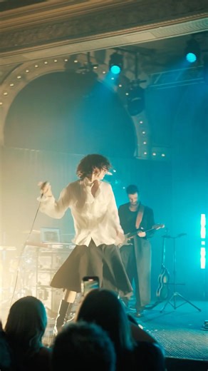 SEATTLE TONIGHT. I AM HAVING FUN