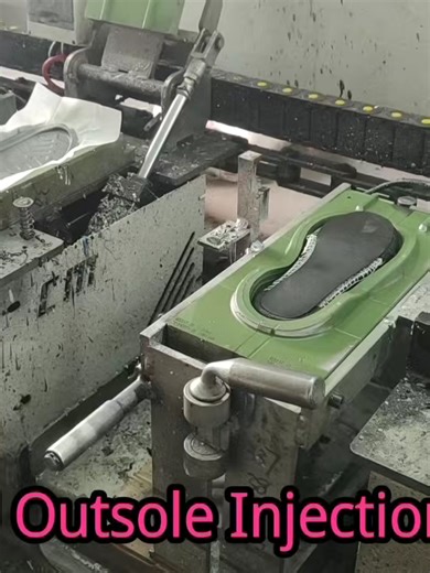 Safety Shoes: Understanding PU Outsole Injection