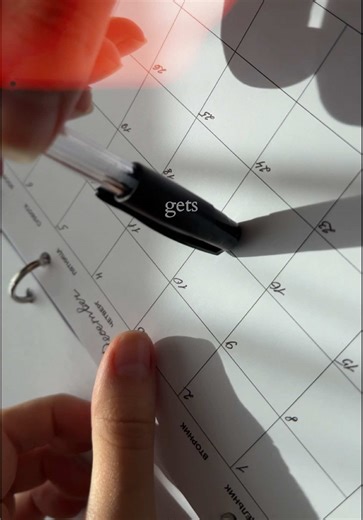 Your life = your daily choices 💫 No more excuses👀 choose what your future self deserves. Start today, shine in 6 months! #dailyhabits #levelup #glowup #motivation #changeyourlife