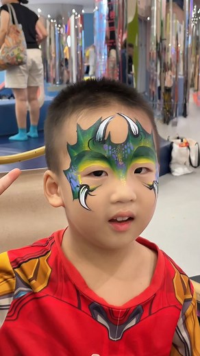 27K views · 263 reactions | 練 Dinosaur Face Painting Look  Cool green scales, bold lines, and fierce claws — every little boy loves this design!  It looks detailed, but it’s easy to learn! With a few basic brush and line techniques, even beginners can create awesome dinosaur looks  Want to learn too? Tell me in the comments  #DinosaurFacePaint #FacePainting #KidsArt #CreativeMakeup #BodyArt #LearnPainting #Ankabella | Anka Bella | Facebook