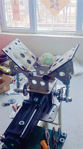 Crafting Dynamic Art With Mechanical Wings 🐎