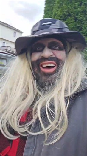 Introducing beetlejuice's brother, "Scarecrow Juice" #selfmade #beetlejuice #ʜᴀʟʟᴏᴡᴇᴇɴ2025 🤣🤙🏼😜 | Javier Cruz