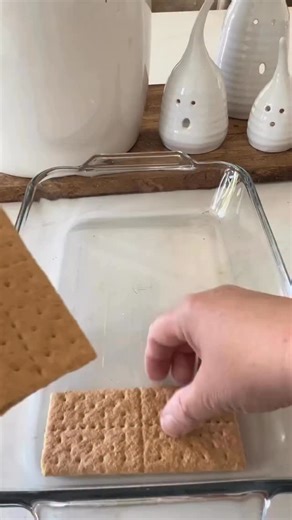 Kim Lippelman on Instagram: "Here’s a fun and quick dessert or appetizer 🎃😂 Halloween Peep s’mores. Layer graham crackers, Hershey bars and peeps and bake for 5 minutes on 350. Keep an eye on it. Serve with graham crackers and enjoy! Our baking group is sharing other fun treats, so check them out 🎃 Anne @ginghamandbows 👻 Bryan @our.cozy.little.home 🎃 Kassie @gagirl_vintagedecor 👻 Kim @farmgirlfarmlife 🎃 Rosie @literallyrose__ #halloweenfood