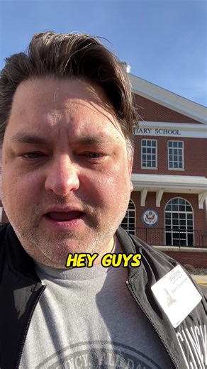 Darin visited Beechwood Elementary School in Ft. Mitchell, Kentucky to award the prizes to their T-Shirt contest winners 🐯 Wanna get your school involved next? EMAIL US! | Cincy Shirts