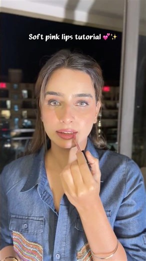 Soft pink lips tutorial 💕✨#pinkgloss #lipgloss #revlonmakeup #glossylipss #glowybase #shiny