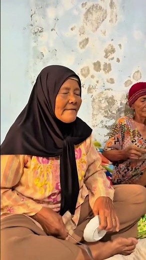Pantun trio nenek lansia