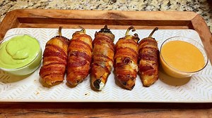 Chiles jalapeños rellenos de queso y envueltos en tocino: Cómo se hacen