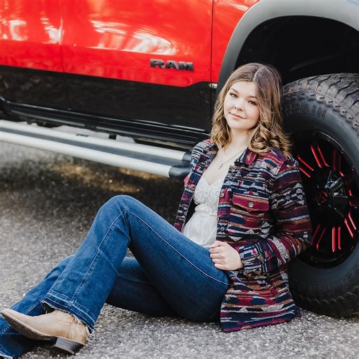 Hey yall I’m having a issue with my sewing machine it’s a singer SM024 I have attached a video  if anyone can help it would be greatly appreciated | Kara Raybould | Facebook