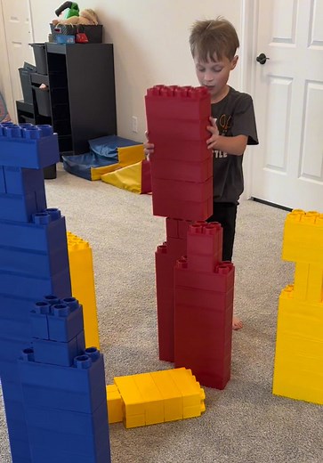 If your kids love building blocks… you NEED these 🔴🔵🟡 They are BIG, they click together so smoothly, and the possibilities are endless 🙌 Your kids can build, stack, create, and let their imagination run completely wild 🎉 These are the kind of toys that keep them busy AND excited to play every single time 💛 #KidsToys #CreativePlay #BuildingFun #MomFinds #Greenish
