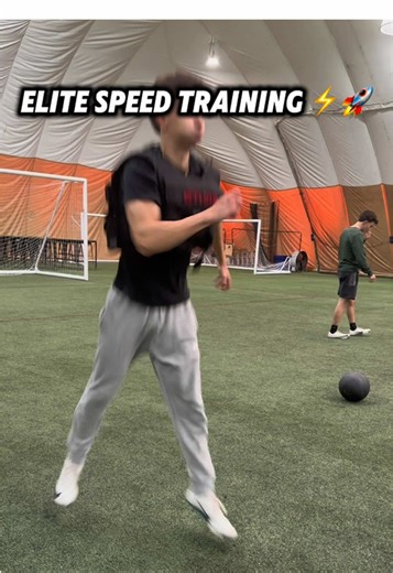Today’s elite speed session hit every layer of athletic performance: • Split squat tuck jumps to create power from the ground up • A-skip switches to sharpen front-side mechanics • Split squat switches for reactive speed • Sled starts to force pure acceleration • Plyos to build bounce and stiffness • Dynamic warm-up to prime the system • Starts to convert all that work into real speed on the field Every rep was about becoming quicker, cleaner, and more explosive than yesterday. The details matte