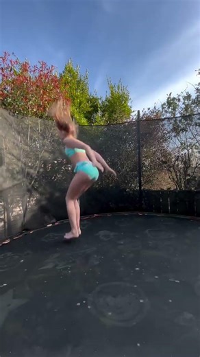 Spinning into Spring in the beautiful @darcyleotards ‘Step Up Leotard + Crop Top’ 🩵So comfortab