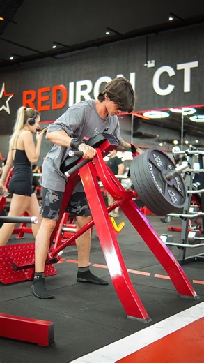 Gilson Soares on Instagram: "Hoje eu vim mostrar o combo perfeito da @fiber.oficial que mudou meu rendimento no treino: a Sapatilha Training e o Strap Python MaxGrip. . . Adquira esses produtos no site da Fiber com o cupom: 🏷️UGILSIN . #explorar #academia #gym #aesthetic #fiber"
