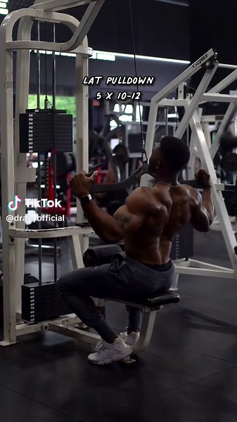 How To Grow A Huge Back 101 ✅ #backday #backworkout #fitness #fitnessmotivation #gymtok Joggers from @Alphalete Athletics & dropping this weekend | code DRAY 🔥