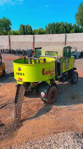 Cement mixer truck . #shorts #cementmixer