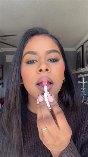 Dannilian Motilal 🙏🏽🧿🤍 on Instagram: "On the hunt for a good wedding day lip combo 👀 Comment down below your favs, but options that are long lasting 🙈 COMBO: ********* 👄 @rimmellondon Lasting Finish Lip Liner in Brownie Pie 👄 @makeupbymario SuperSatin in Bronx Baby 👄 @lancomeofficial Idôle Juicy Treat in Idôle Nude #lipcombo #browngirl #makeup #nudelip"