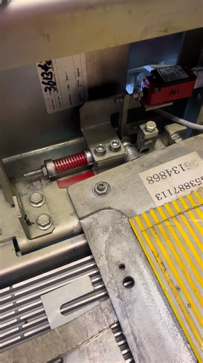 Checking the comb plate safety switch is activating correctly #escalator #engineer