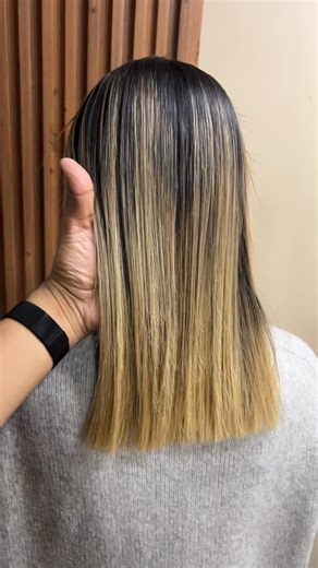 Alaciado progresivo ❤️‍🔥 Olvídate del uso excesivo de las herramientas de calor y aporta disciplina, hidratación, brillo y suavidad, simplificando tu rutina de belleza, luciendo arreglada en todo momento. Se recomienda para todo tipo de cabelleras. #alaciadoprogresivo #antifrizz #hairtransformations | The Room Hair-Brows-Makeup