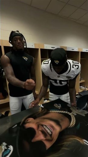 STEEZY TREV FTW 🔥 Grab your Titans tickets: http://bit.ly/W18Titans