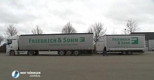 36K views · 65 reactions | #Gigaliner in Thüringen? Nach der fünfjährigen Testphase sollen die Lkw mit Überlänge auch auf den Straßen im Freistaat rollen. Die Thüringer Wirtschaft macht sich dafür stark, Speditionen würden gern aufrüsten. Doch nicht bei allen erfreuen sich die großen Laster besonderer Beliebtheit. | MDR Thüringen | Facebook