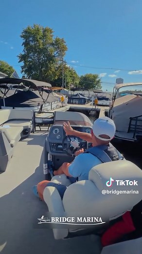 How to Dock a Pontoon Boat: Quick Step-by-Step Guide