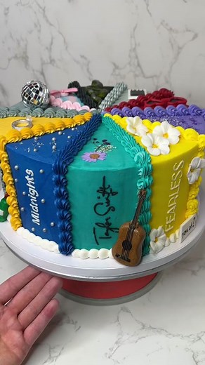 I made the famous Taylor Swift cake! Shout out to the original cake designers! @Nickte Duarte @Bluebird Cakes #taylorswift #erastour