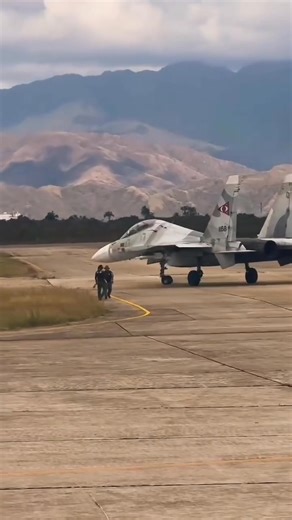 Venezuelan Air Force Su-30MK2 loaded with R-73E Archer infrared homing missiles and R-27ET Extended Range infrared homing missiles! Credits : @pontonfilm_ via @somosfanb | Defence Express