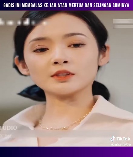 Money Handling and Handbag Shopping Scenes