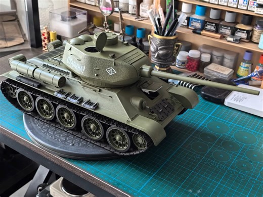 T-34坦克模型1/16（小号手）