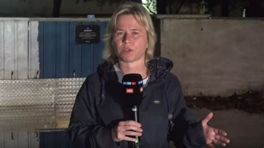 ntv-Reporterin im Hochwasser - Valencia befindet sich noch "in Warnstufe Orange"