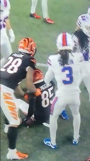 Damar Hamlin hit - CPR #hamlin #mnf