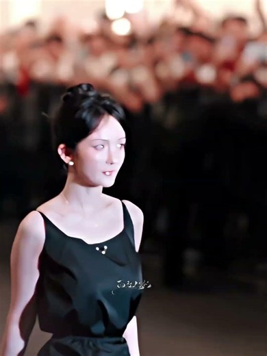 Độ hot và nhan sắc của Dương Mịch là hai thứ không thể bàn cãi | Khai trương Prada tại Thâm Quyến