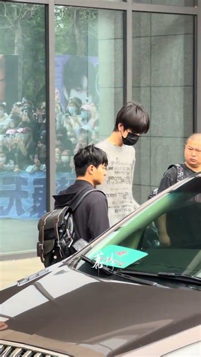 March 19th at Work Reuters Sweater Lu has gone to work#Wang Lujie#Fu Binyan#Wang Lujie Fu