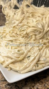 This is THE BEST Fettuccine Alfredo! And once you learn to make the sauce, you can use it in so many recipes! #fettuccine #alfredosauce #pasta #dinner #easycooking | Whatsmomcookin