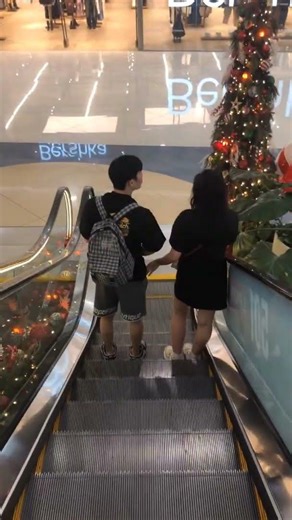 Jollibee sila yung mga crew mo! #jollibee #shortsfeed #viralshort🐝🐄🍔#shopee #lazada