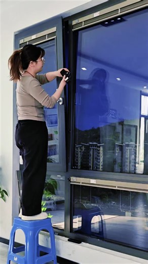 Electric blinds, customizable size! Open the fan embedding, lithium electromagnetic suction control, easy and fast operation!