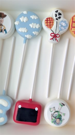 LauraPops on Instagram: "Toy Story cake pops ☁️🐄🤠🎈"