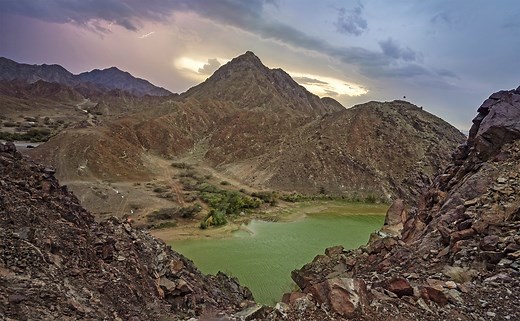 Wadi Shawka Hike in UAE: trail from Shawka Dam to Pools