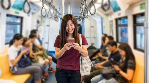 VIDÉO. Qu'est-ce que le bare beating, cette habitude qui rend fous les usagers des transports en commun ?