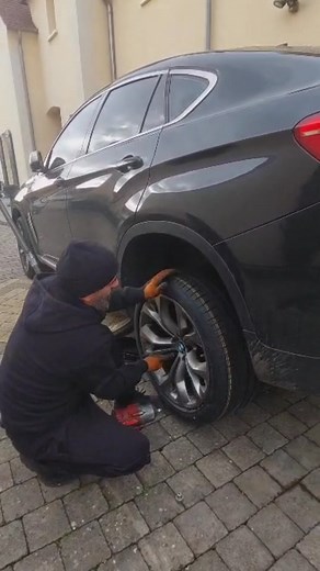 🛞 PNEUS À DOMICILE - Service mobile à Paris et Île-de-France Vous manquez de temps ? Nous venons directement chez vous ou au bureau pour changer vos pneus en toute sécurité. 🔧 Montage, équilibrage, réparation ⏱️ Intervention rapide 💰 Prix transparents – pas de surprise 📅 Prenez rendez-vous dès maintenant ! 📞 07 52 11 93 79 🌍 pneusdomicile-mario.fr #pneusadomicile #réparationpneus Pneusdomicile.mario.fr | Ursu Marius