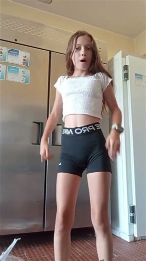 menina dancando (bio)