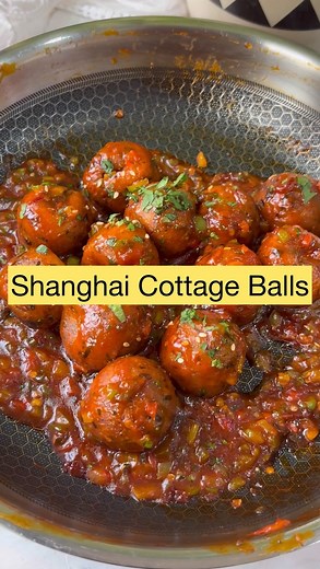Neeti Jain on Instagram: "No onion no garlic shanghai cottage cheese balls 🤤🤤 Preparation time : 40min Serve : 2to3 ppl (10to12 piece) Ingredients used for cottage balls: •1/2cup boiled mashed raw banana •1cup paneer •1/2cup cheese •salt as per taste •1/2tsp black pepper •Herbs •basil /coriander Ingredients used for sauce : •1tbsp oil •1tbsp green chilli •1/2cup bell pepper •2tbsp schezwan sauce •1tbsp red chilli sauce •2tbsp tomato sauce •Coriander •sesame seeds •water if required Ingredients
