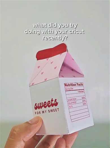 I made a milk box but I used it for chocolates (because its valentines!) 😂 Will post a tutorial in the next days. #cricut #cricutprojects #cricutforbeginners #paperpackaging #DIY