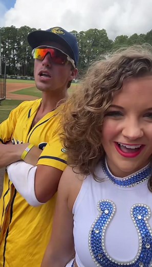 When worlds collide 😎 #colts #nfl #coltscheerleaders #savannahbananas ##twocovergirls