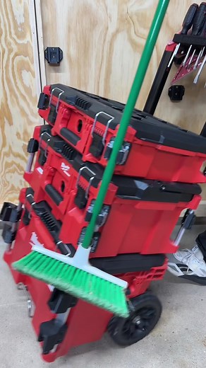 NEW PACKOUT RAIL ADAPTER: Long Tool Holder Easily store brooms, mops, magnetic pickup tools and more! Installs in less than a minute without removing rails. Tag an electrician so they don’t forget to bring a broom to their job site #weihedesigns #milwaukeepackout #packout #packoutsystem #packoutmod #pra