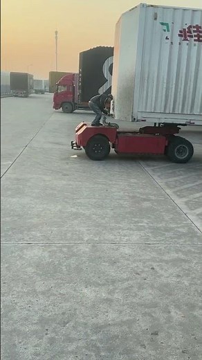 Behind the Scenes of Logistics: The Trailer Transport Process with Terminal Tractors