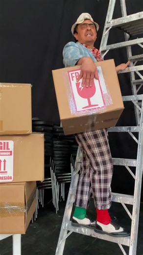 Caracol Televisión on Instagram: "¡#TheSusosShow está de estreno! 🎉🔥 Una nueva temporada con un set increíble, más humor, más alegría y pura cercanía. 😆🎭 Disfruta de todo el contenido de Suso en www.caracoltv.com/the-susos-show"