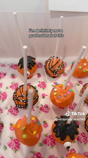I have learned from experience! Try these simple tips for making cake pops 🤗 #baking #cakepoptutorial #cakepoprecipe #diycakepops #diypartytreats #bakingforbeginners #cakepophacks